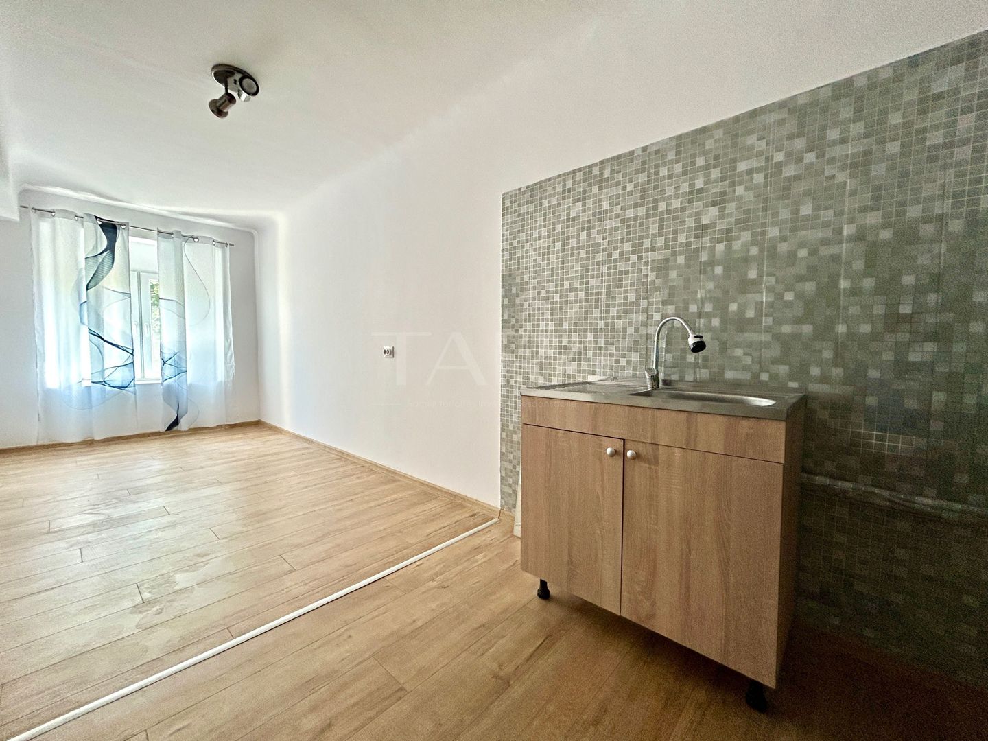 Garsonieră reabilitată complet, ultracentral Cluj-Napoca. - Poză 4