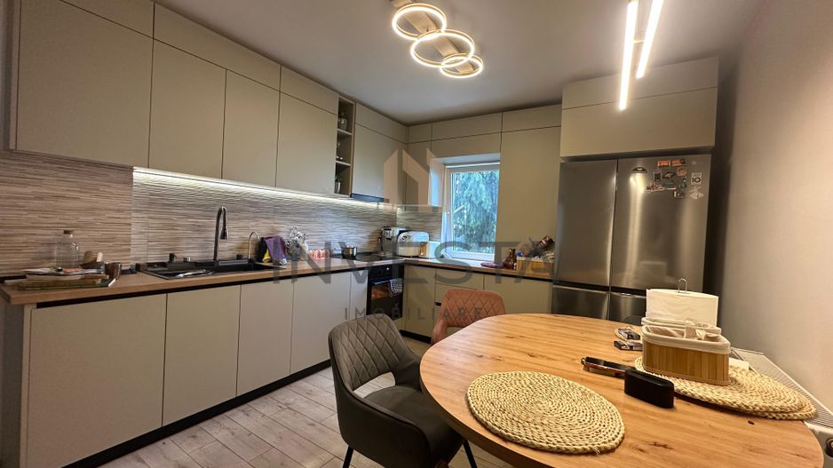 Aparatment 3 camere decomandat  Piata Zorilor! Finisaje moderne! - Poză 1