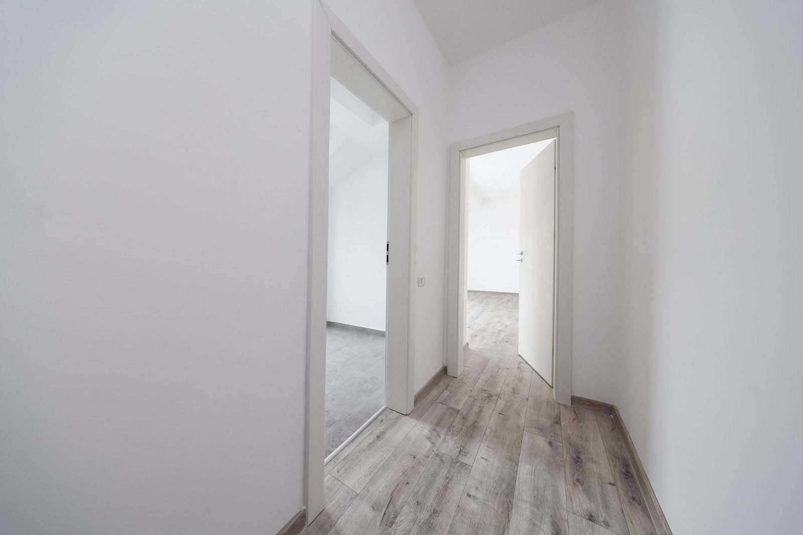 Apartament nou - loc parcare acoperit  inclus - Poză 14