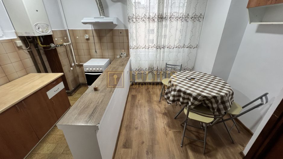 Piata Unirii; dormitor +birou;parcare privata si boxa (centrala proprie si ctr.) - Poză 18