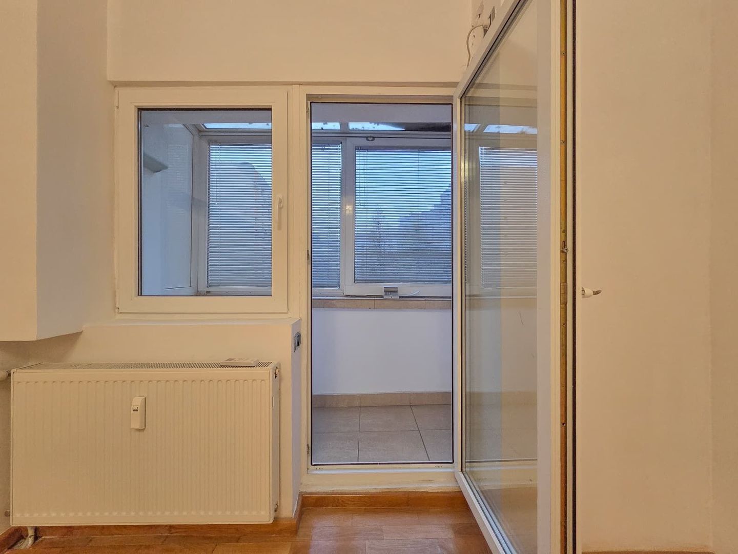 Apart 3 camere birouri stradal Bulevardul Unirii colt Nerva Traian - Poză 15