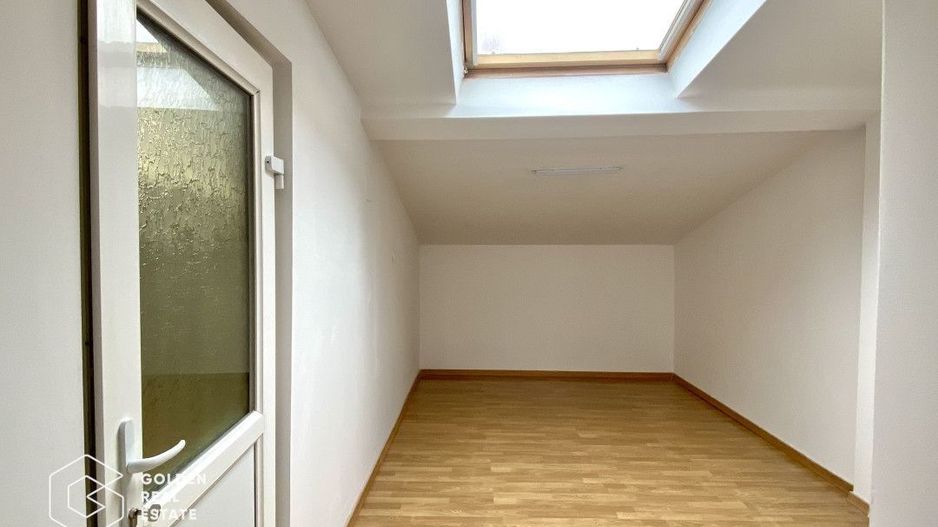 Casă cu curte, zona Centrală, str. Traian, amenajată - Poză 11