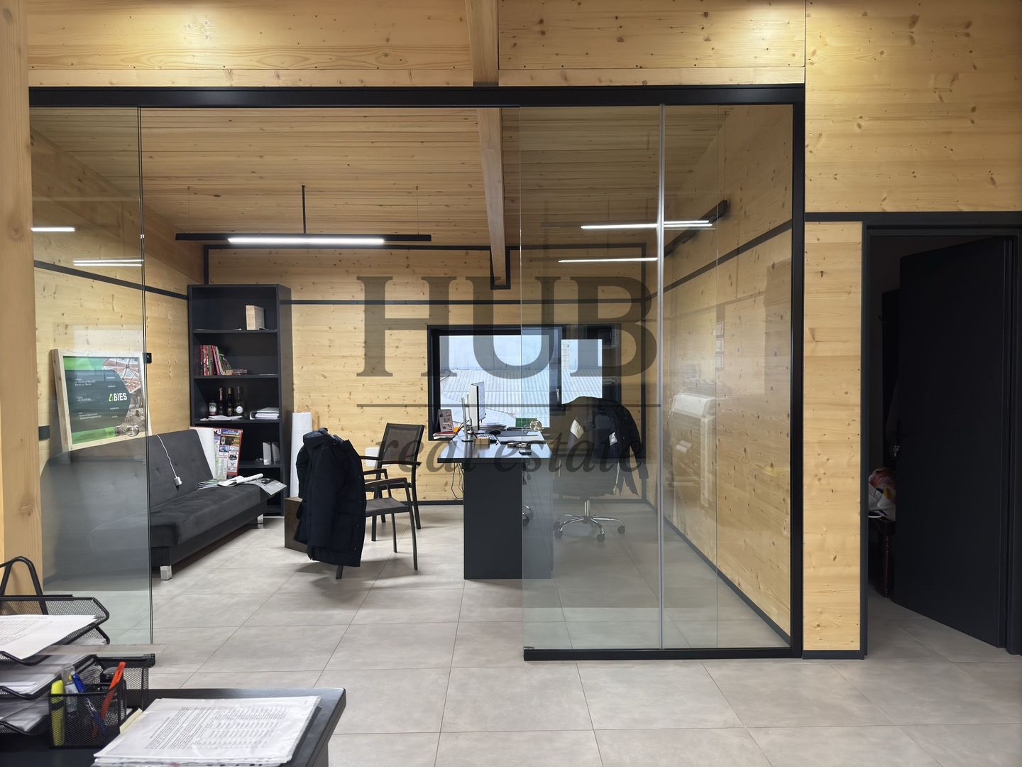 Showroom cu cladire de birouri | stradal | Roman/Neamt - de vanzare - Poză 8