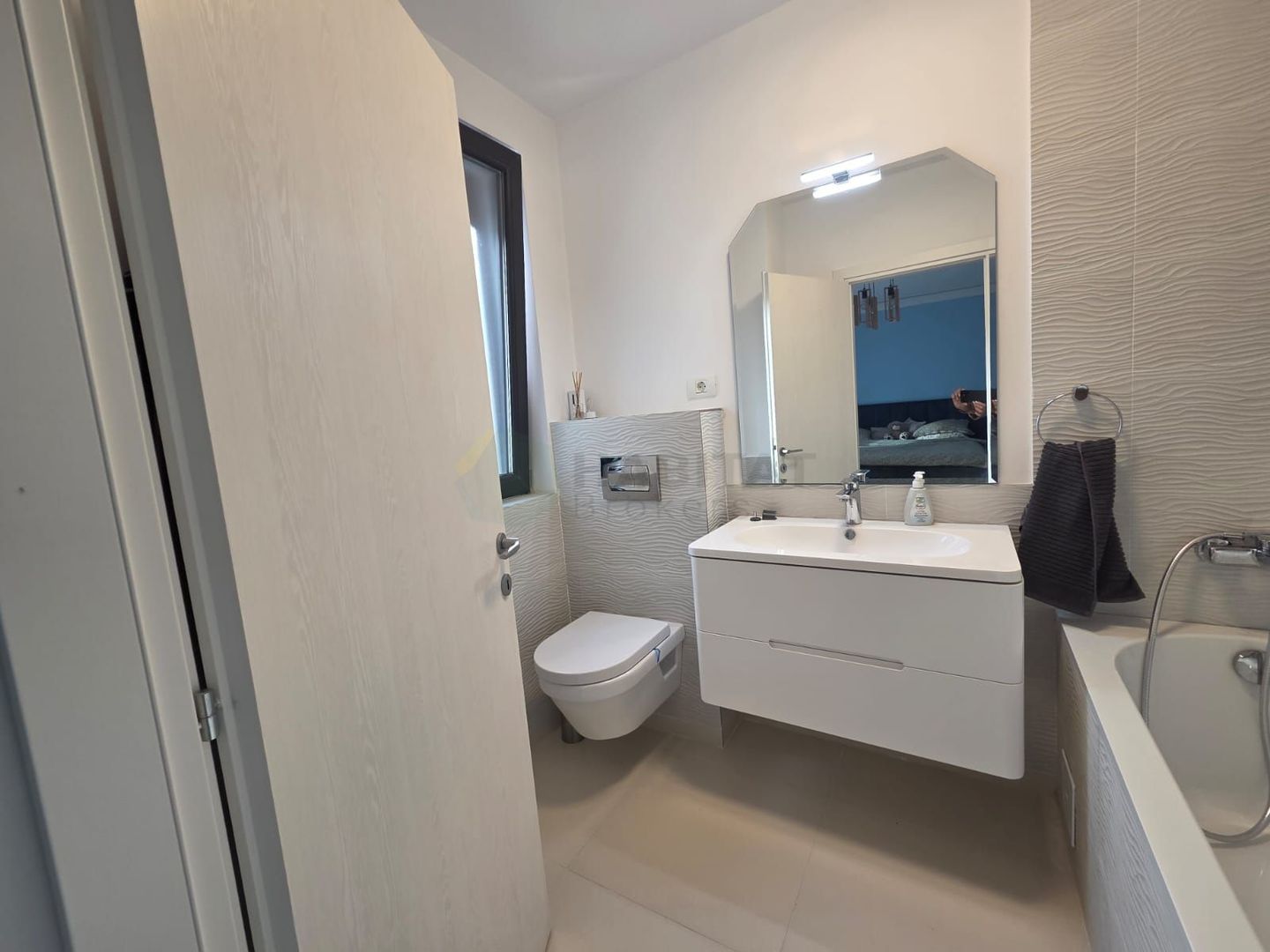 Vilă  cu mansardă, piscină și design modern – Tunari - Poză 17