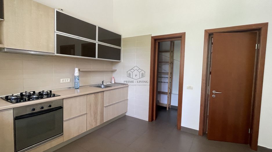 VILA CU 5 DORMITOARE IN COMPLEX REZIDENTIAL - Poză 3