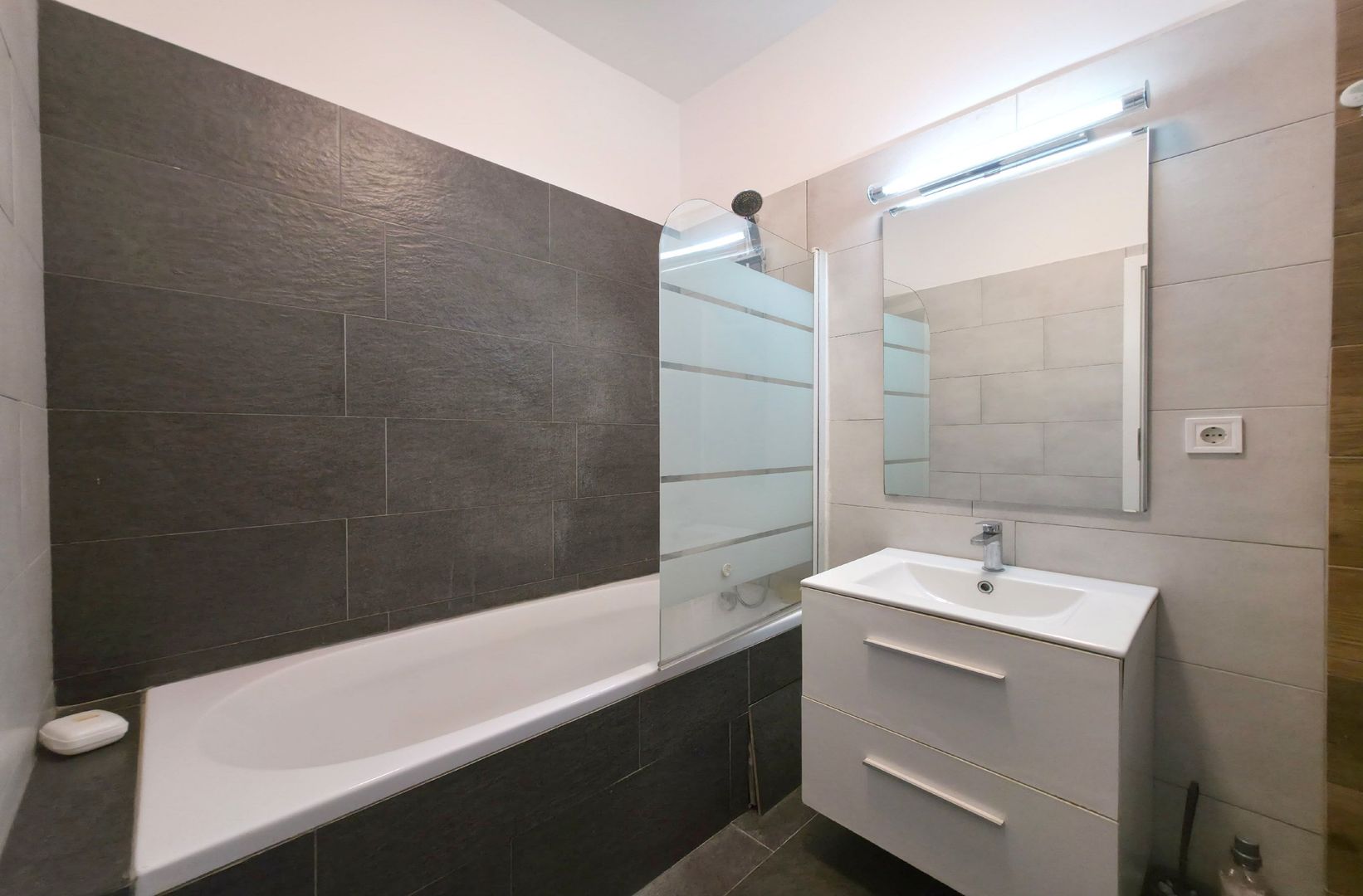 Apartament modern + loc de parcare inclus - Poză 7