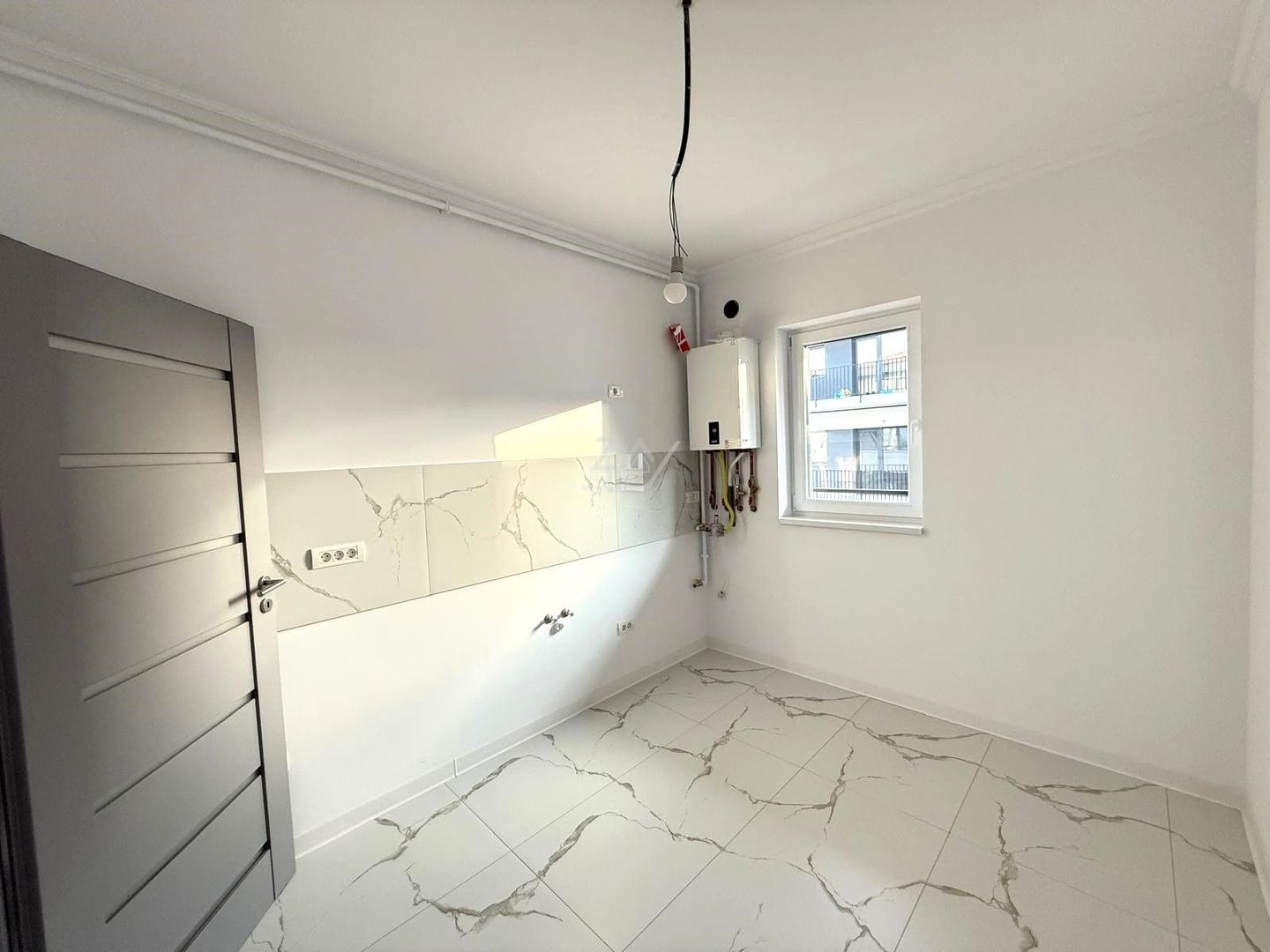 Etaj 1. Decomandat. Loc de parcare. - Poză 3