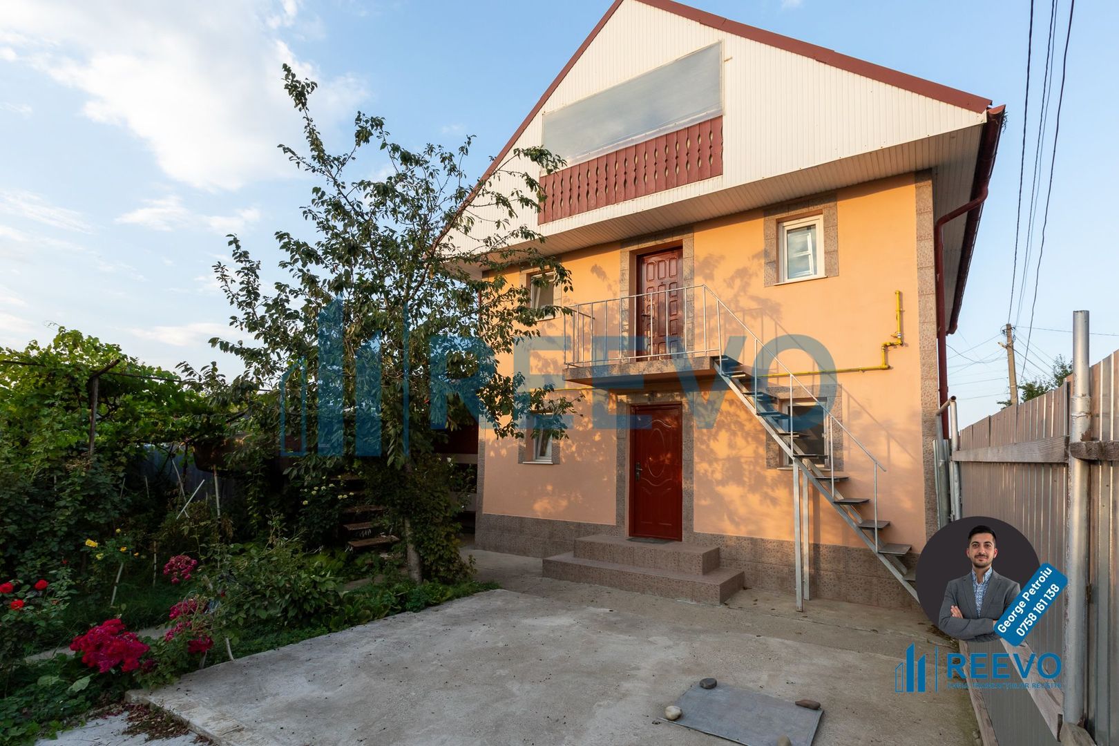 Casă de vânzare, P+1E+M, în Lilieci, Bacău - Poză 1