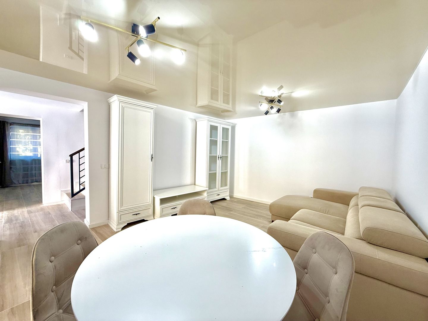 Casă premium de închiriat – Dumbrăvița - zona centrală - Poză 11