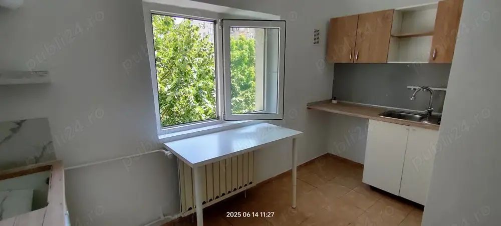 De inchiriat apartament nemobilat 3 camere decomandate Panduri, zona foarte buna - Poză 3
