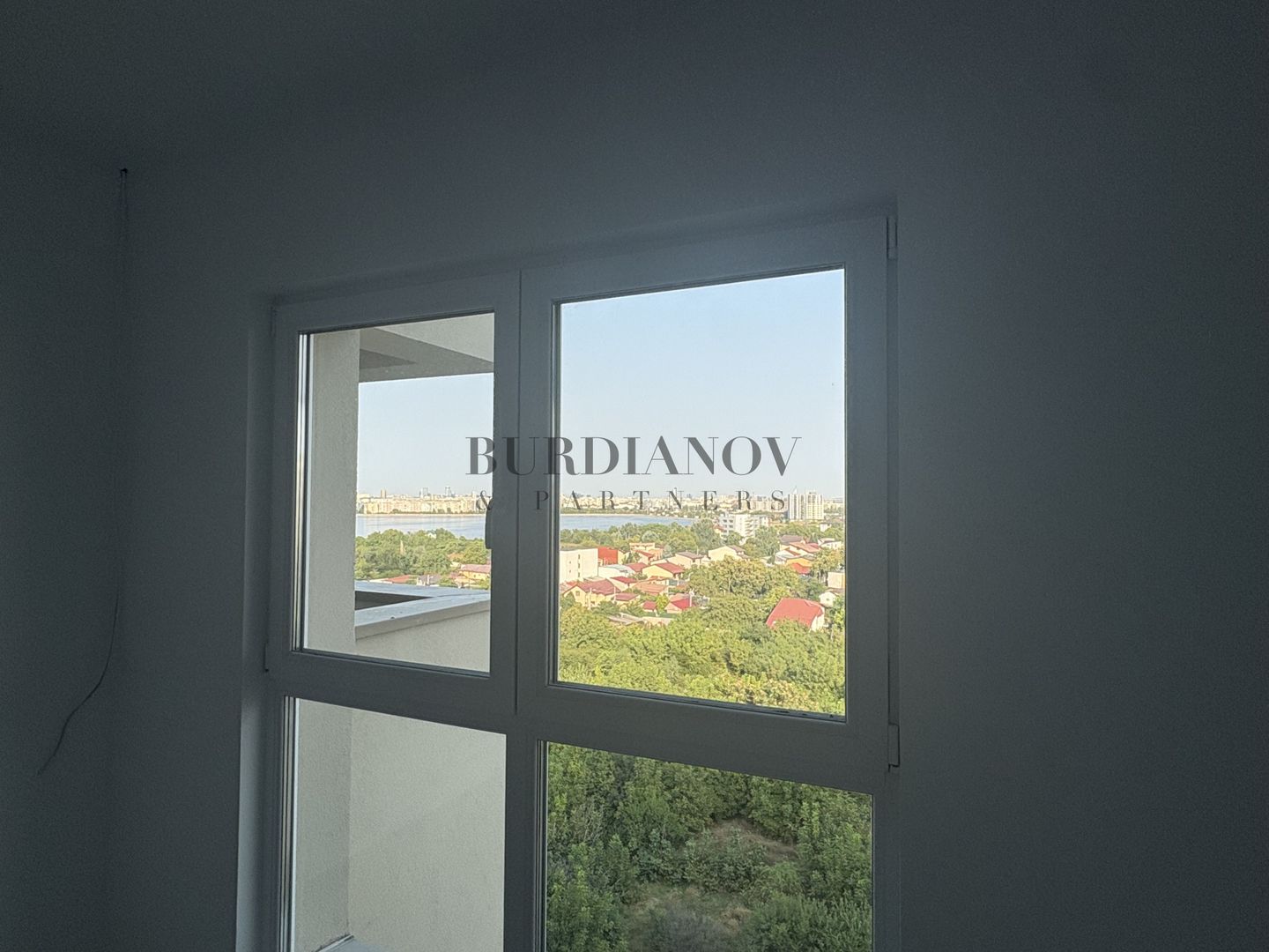 Apartament cu 3 camere - două băi - Etalon Lacul Morii - Vedere Lac - Poză 8