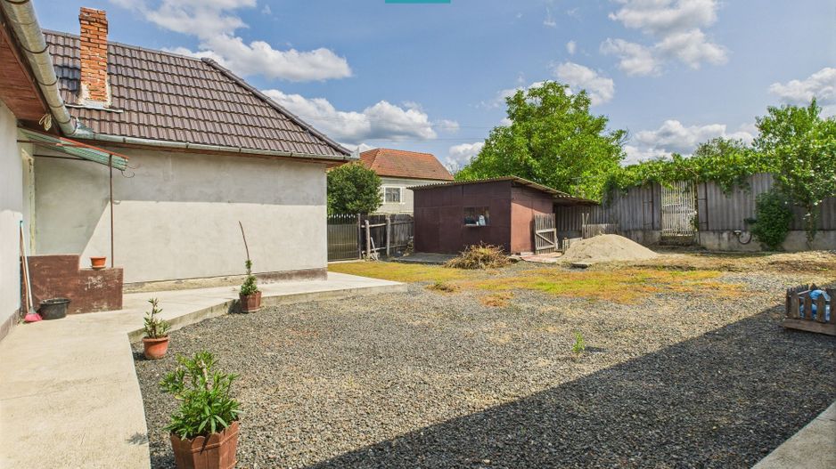 Casă renovată cu teren generos lângă Ususău - Poză 10