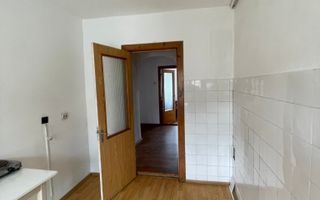Apartament 3 camere de vânzare  – Str. C R Vivu, zona centrală! - Poză 11