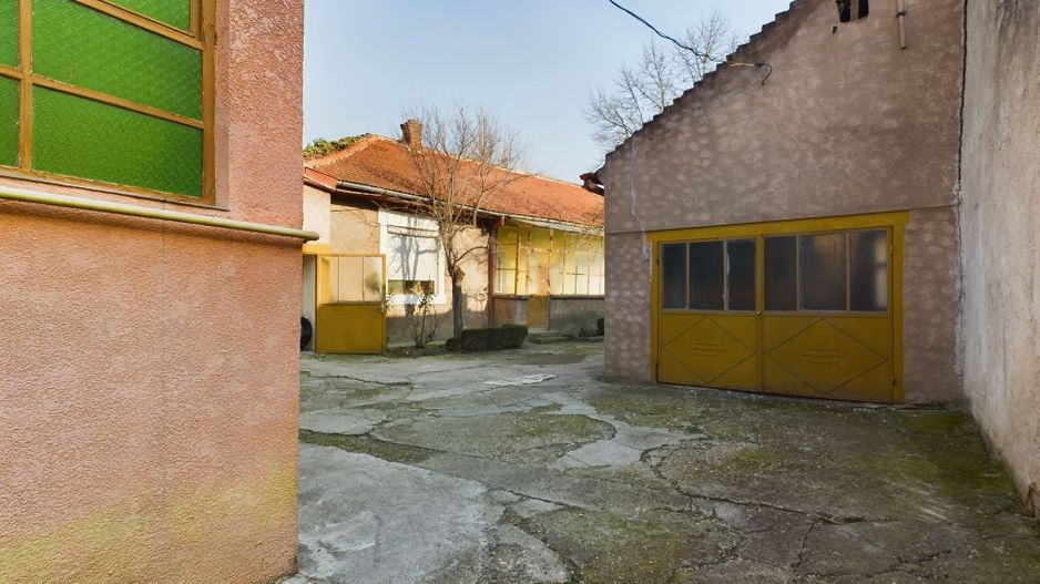 Casă individuală cu teren de 1100 mp și 3 apartamente în curte - Poză 29