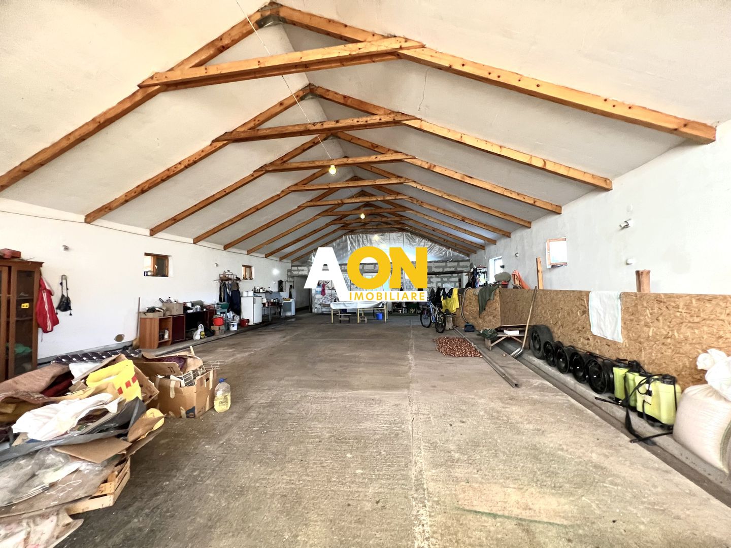 Ferma de vanzare cu 550MP utili si 27.500MP teren la asfalt - Poză 8