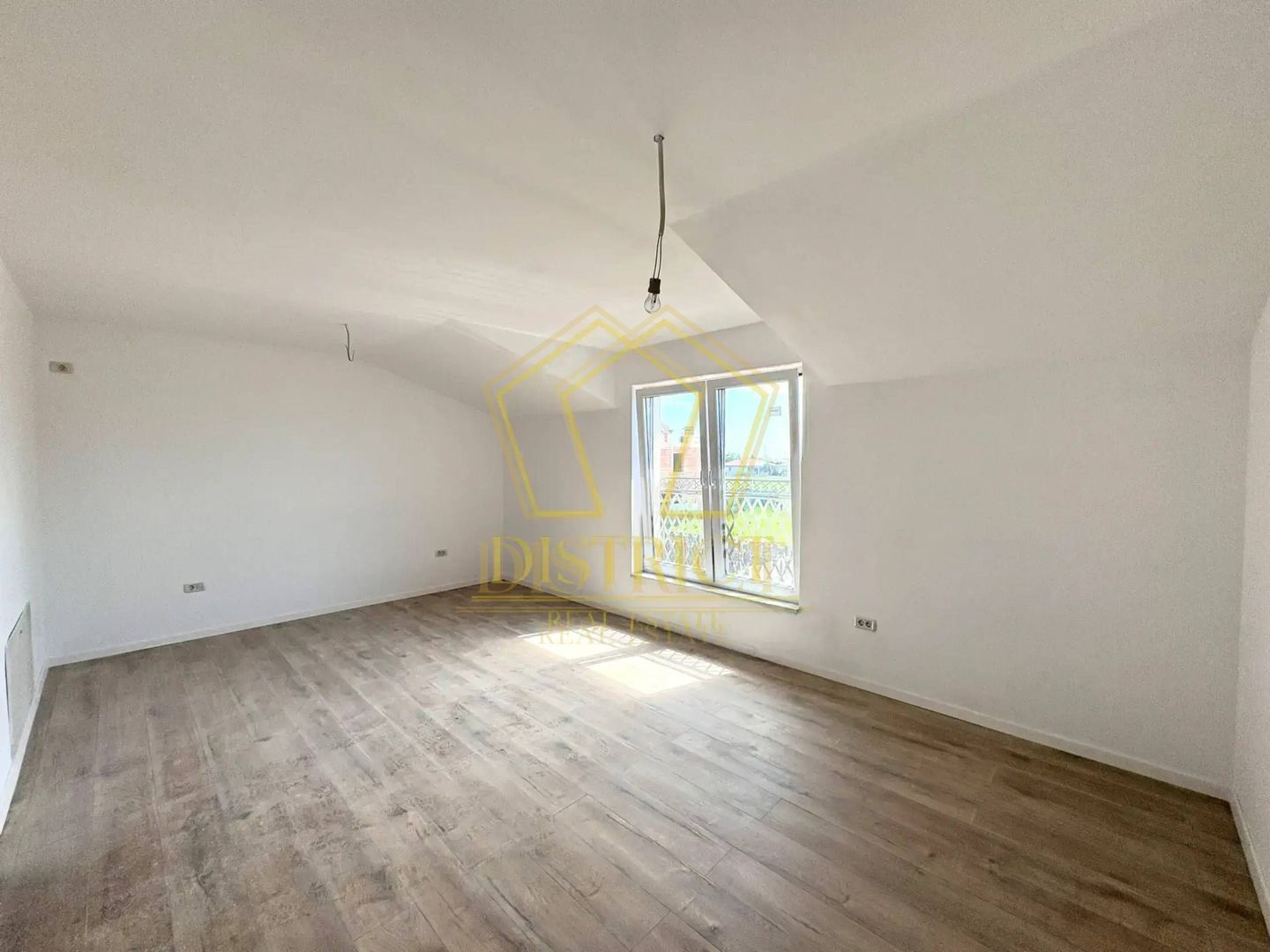 Duplex spațios cu 4 camere si debara |  Mosnita Noua | Sala de Sport - Poză 3