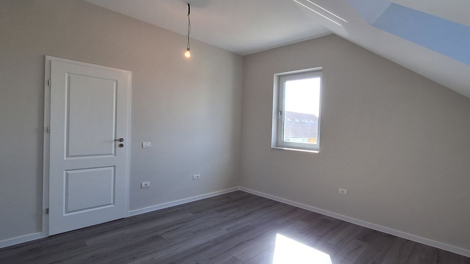 Apartament cu 3 camere si 2 locuri de parcare - Poză 12