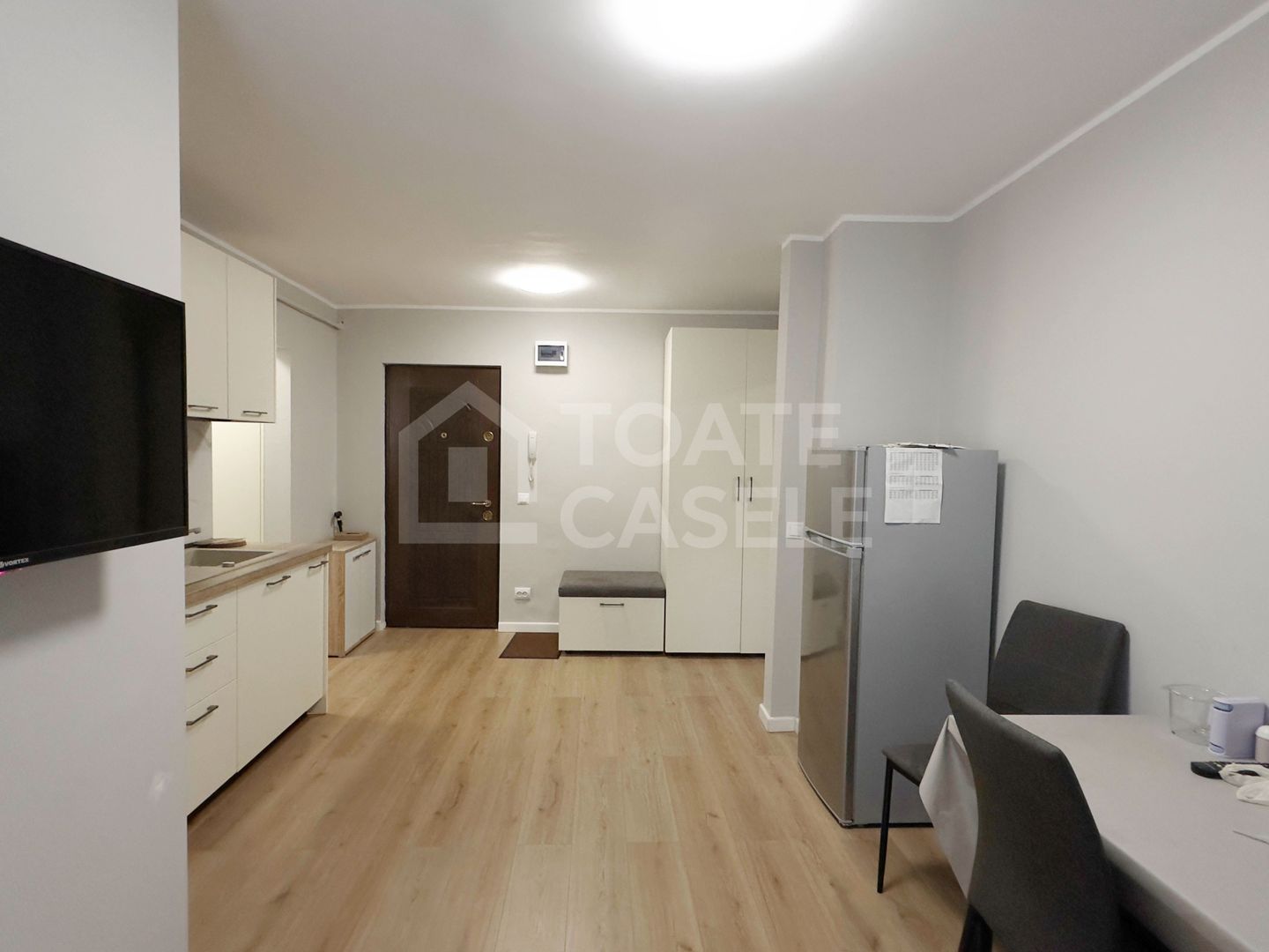 Apartament 2 camere, decomandat, zona Între Lacuri - Poză 2