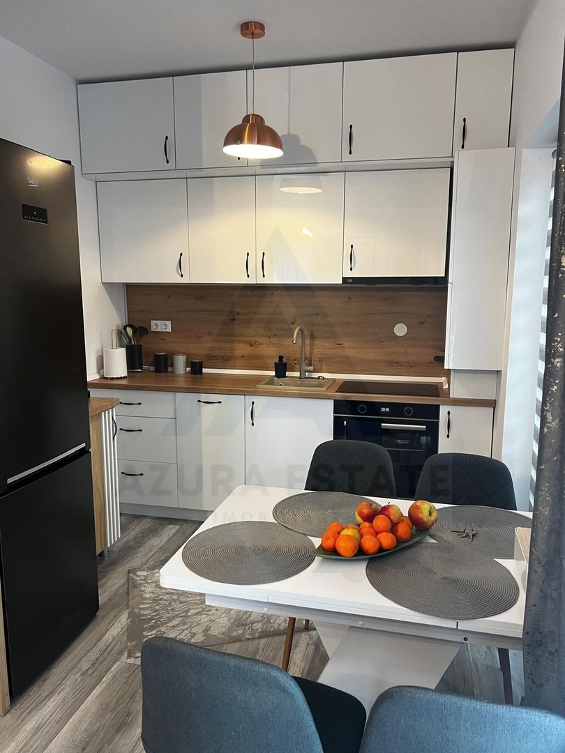 Apartament ultrafinisat 2 camere curte proprie si parcare in Selimbar - Poză 4