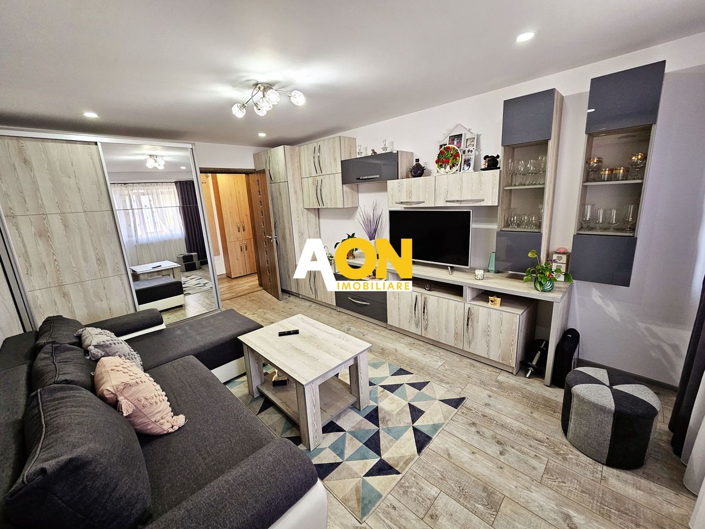 Apartament cu 3 camere, 64 mp utili, partial mobilat, ultracentral - Poză 4