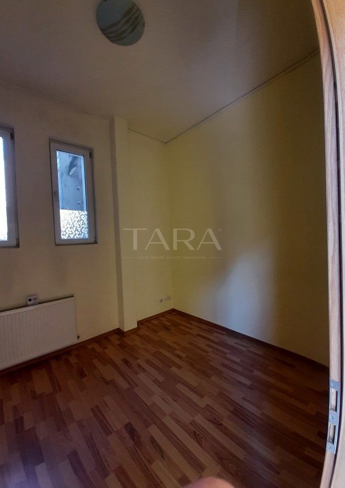 De vanzare apartament cu 3 camere in zona Centrala - Poză 4