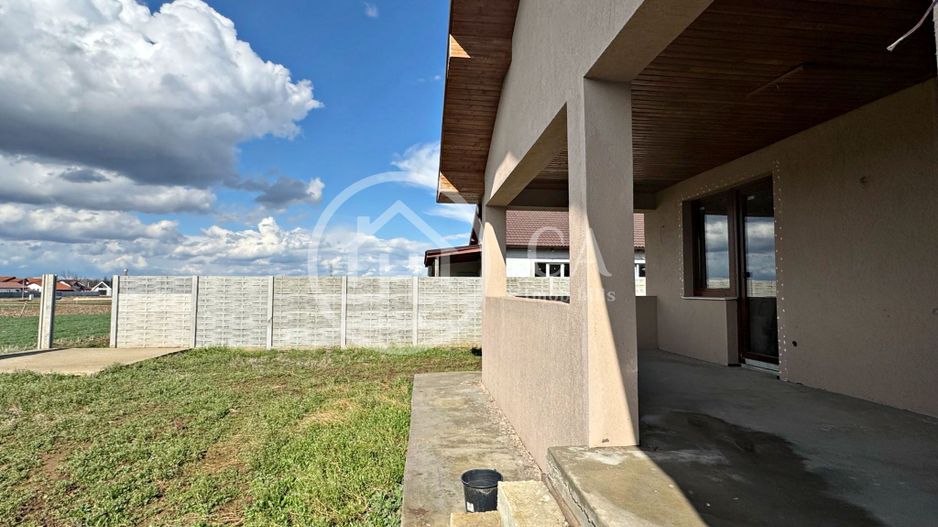 Casă de vânzare cu 4 camere în Sântandrei, Oradea - Poză 1