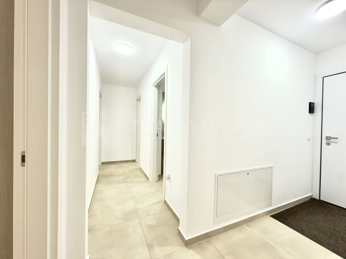 Apartament modern 3 camere, etaj intermediar + parcare - zona Coresi - Poză 11