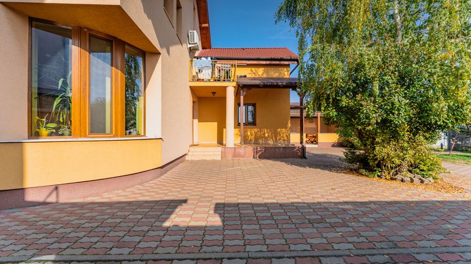 Vilă cu teren generos în Pârneava - Poză 2