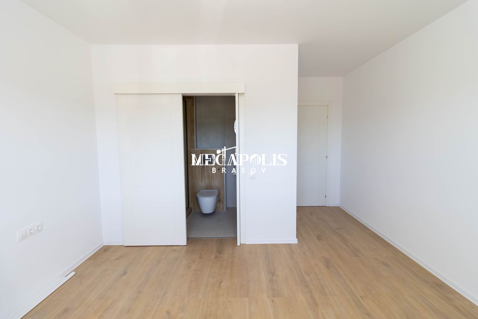 Schimb apartament 3 camere Tractorul cu 2 camere + 70.000 € diferență - Poză 13