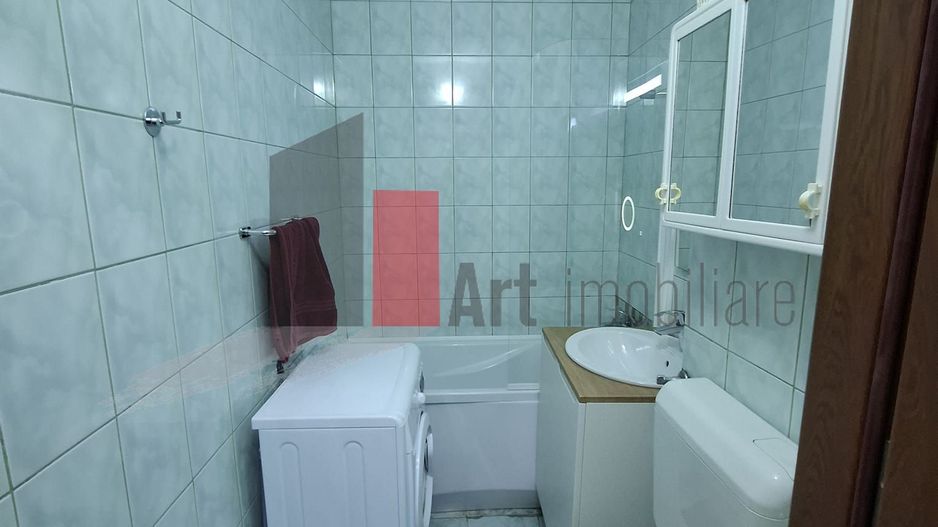 Gars. 31 mp, et 9/10, bloc reabilitat, instalații refăcute, mobilată și utilată - Poză 12