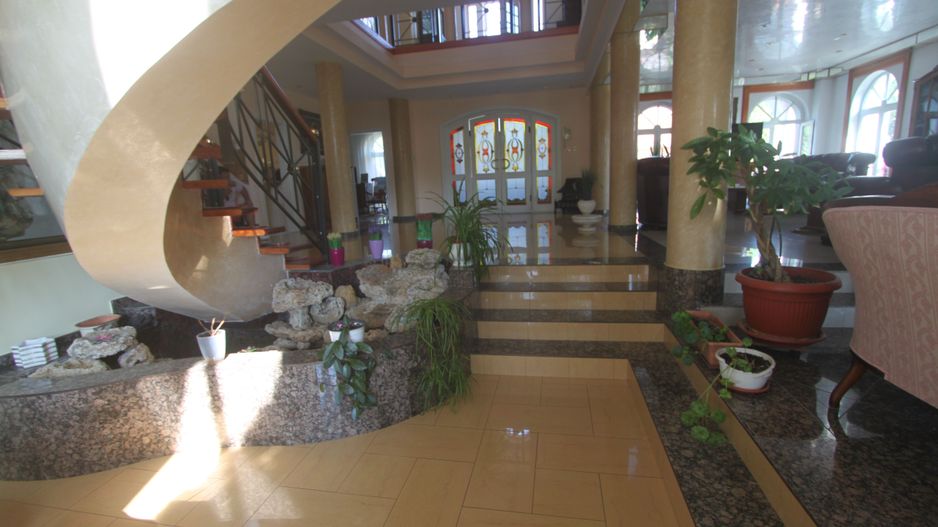 Casă / Vilă cu 8 camere de vânzare în zona Semicentral - Poză 3