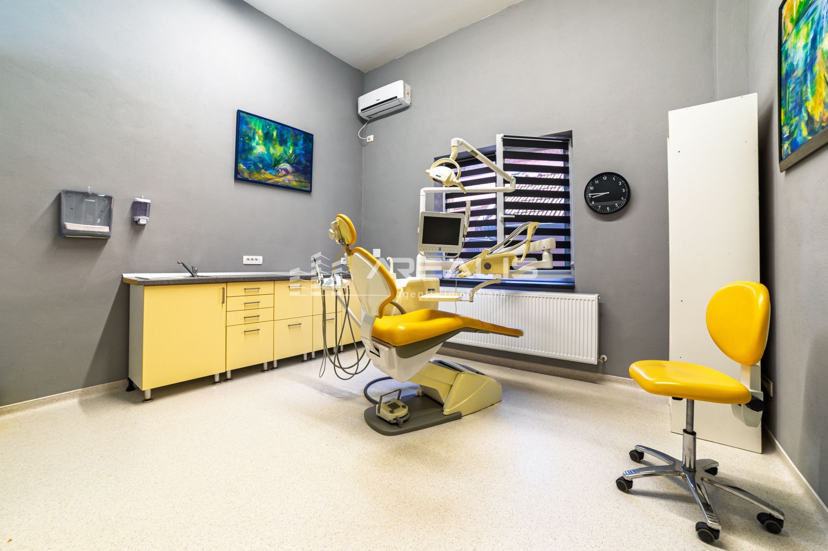 Apartament cu destinatii multiple, Bulevardul Revolutiei 80 - Poză 3