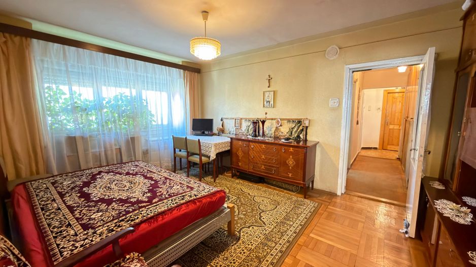 Apartament Ultracentral 3 camere Etaj I -Str. Mihai Viteazul 1- Carei - Poză 3