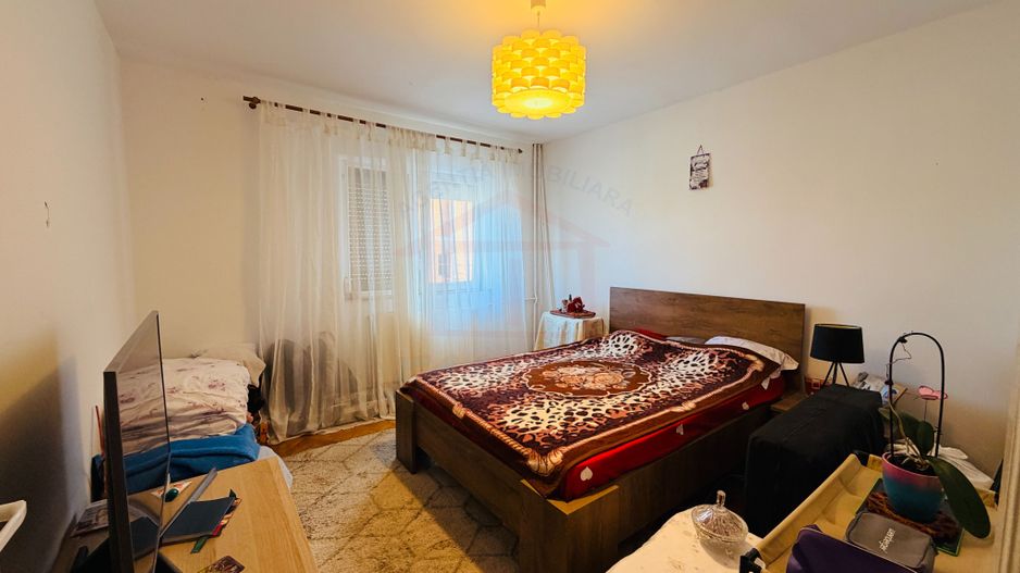 Apartament 3 camere dec. ,Galati, la PS-uri, Casa Roșie etaj 2, 68 mp. - Poză 1