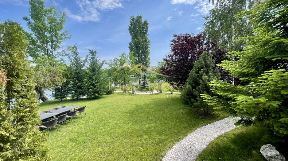 Impressive Villa *1500 SQM usable* 2613 SQM land / Open to the lake - Poză 60