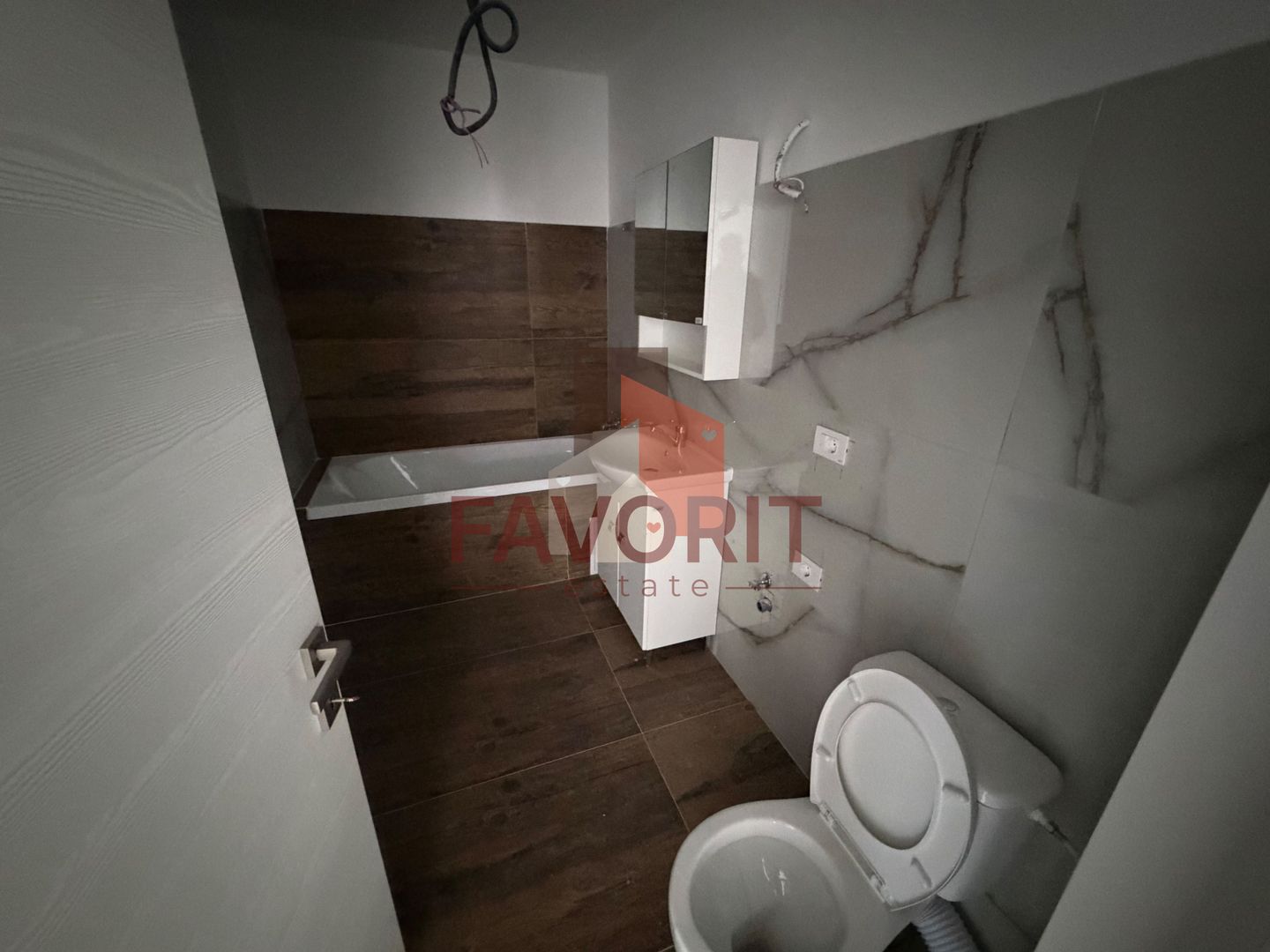 Decomandat. Disponibil imediat. Strada asfaltata - Schiță 13