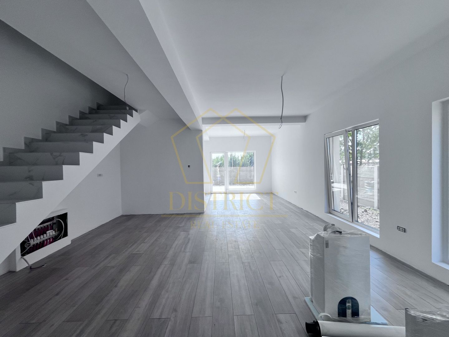 Duplex modern cu 4 camere si dressing I Mosnita Noua - Poză 1