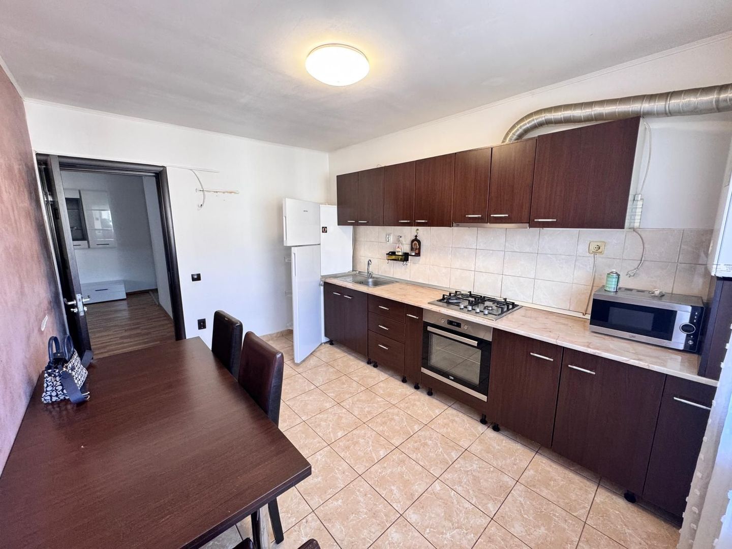 AP. 2 CAMERE- PARCARE INCLUSA, CENTRALA PROPRIE, BLOC NOU, MODERN - Poză 3