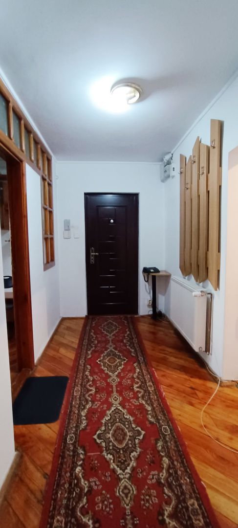 Apartament cu 3 camere decomandate,Carpatilor-Judetean - Poză 6