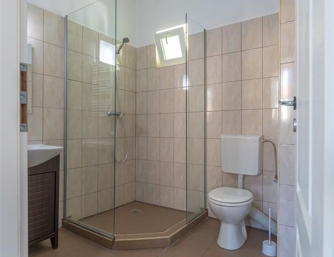 Casa cu spatiu comercial si 9 camere in zona istorica a Brasovului - Poză 11