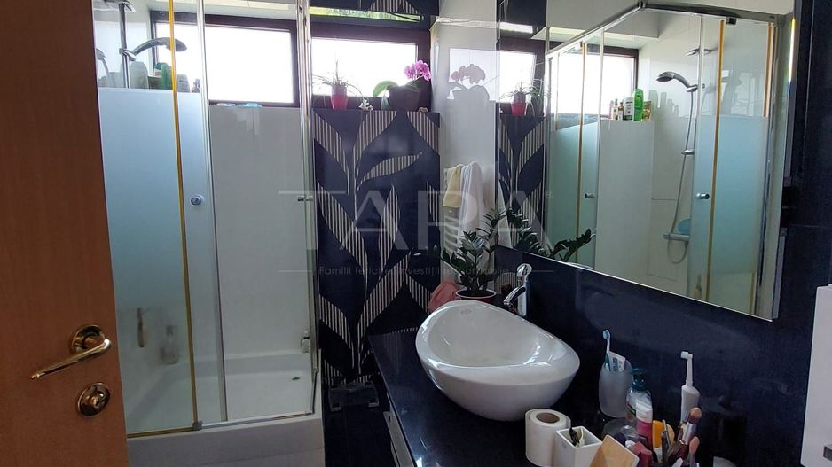 Casă cu 5 camere. de vânzare in Floresti, zona Parcului Poligon. - Poză 9