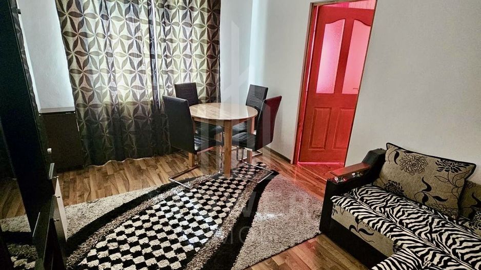 Apartament 3 camere, etaj intermediar, balcon - Poză 1