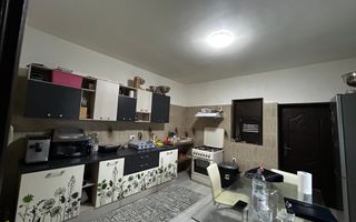 Casă spațioasă P+1+M pe teren de 902 mp – ideală pentru familie - Poză 3