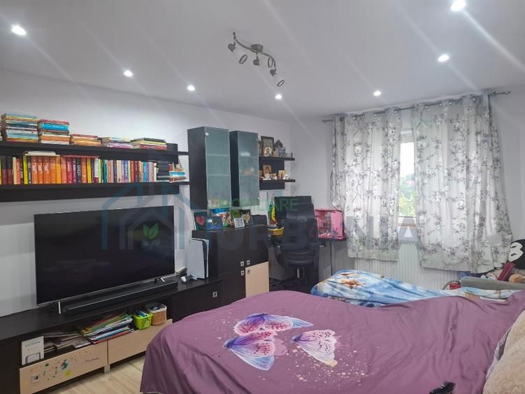 Apartament cu o cameră, decomandat, Nicolina, Iași - Etaj 4/4, mobilat și utilat - Poză 1