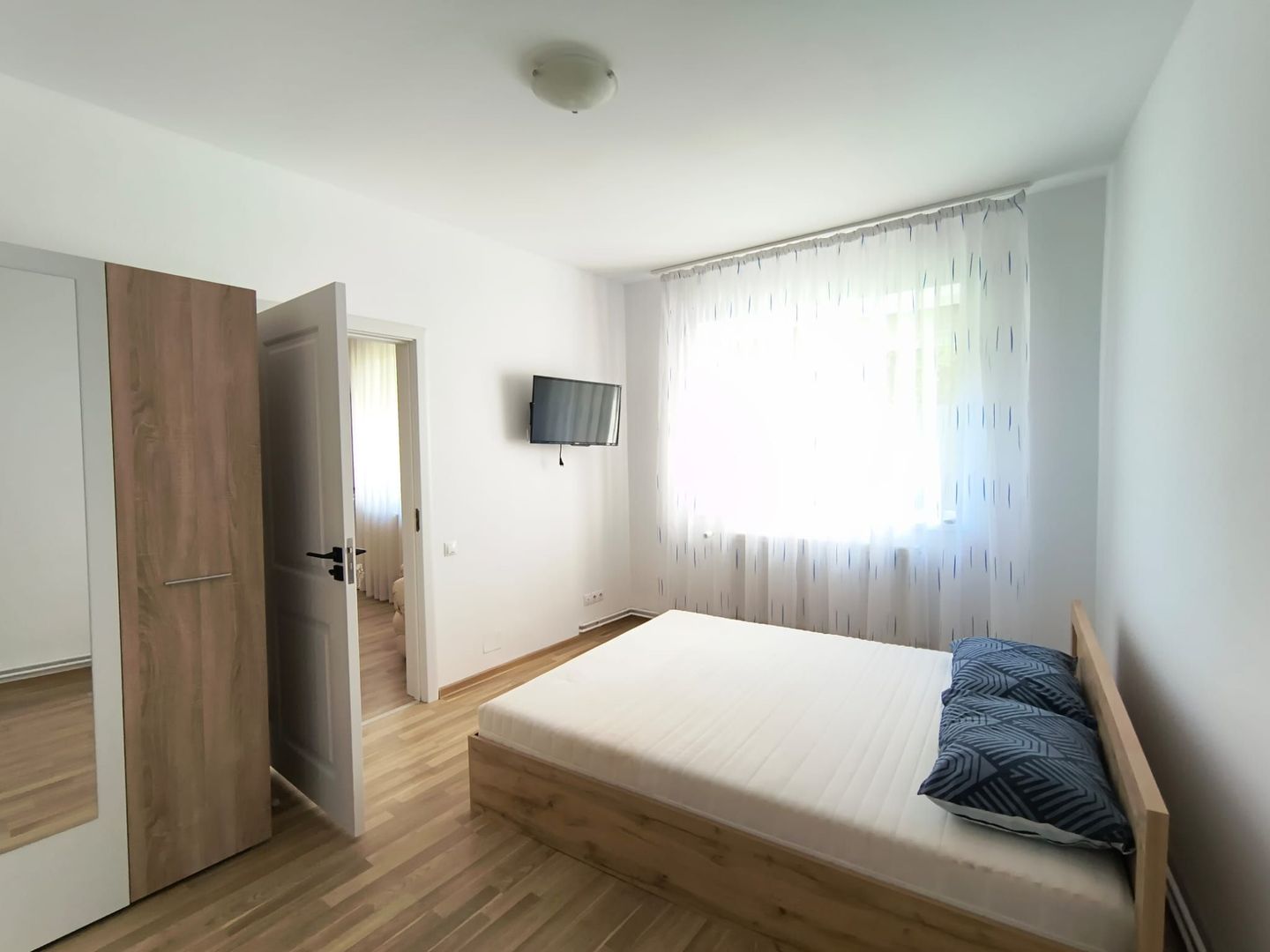 De închiriat: vilă renovată, Mihai Eminescu. 1 000 E/lună. Comision 0 - Poză 16