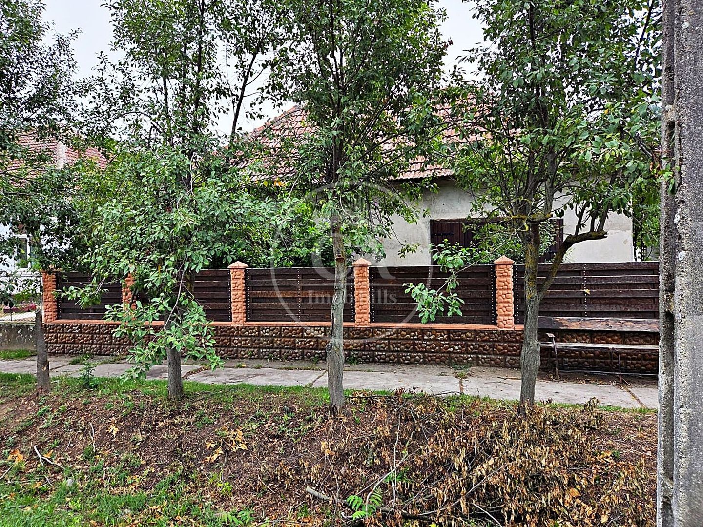 Casa de vanzare cu 4 camere si teren de 1520 in satul Batar, Bihor - Poză 3