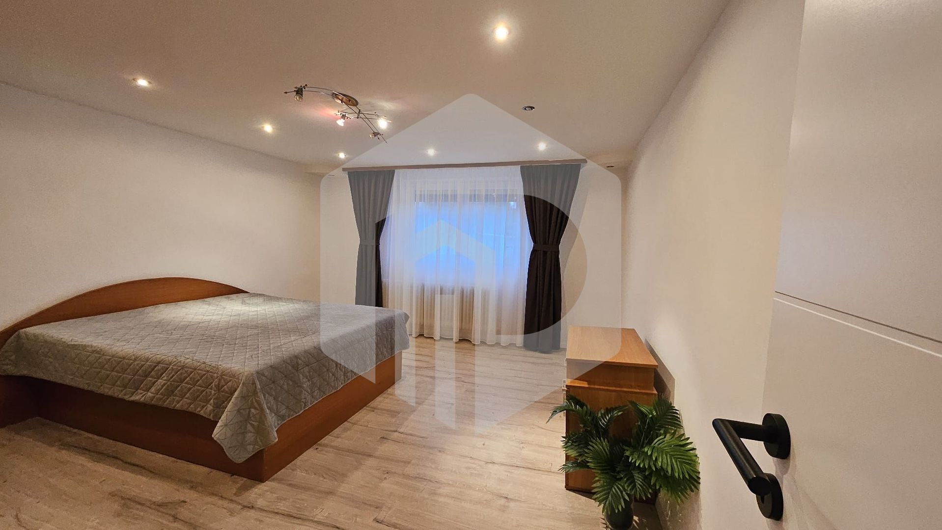 Vila - 5 Camere - 460mp teren- 150mpu - Zona Turnisor - Poză 2