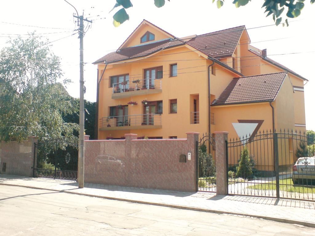 ageuropa.ro vinde casa 16 camere teren 1500mp in zona ULTRACENTRALA. - Poză 4