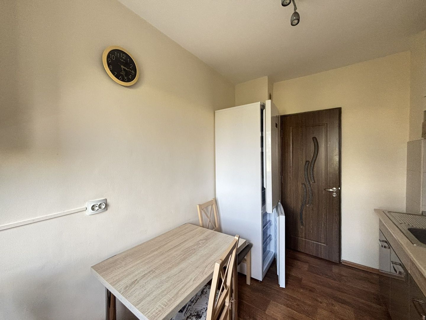 2 camere strada Toamnei in Centrul Civic. - Poză 11