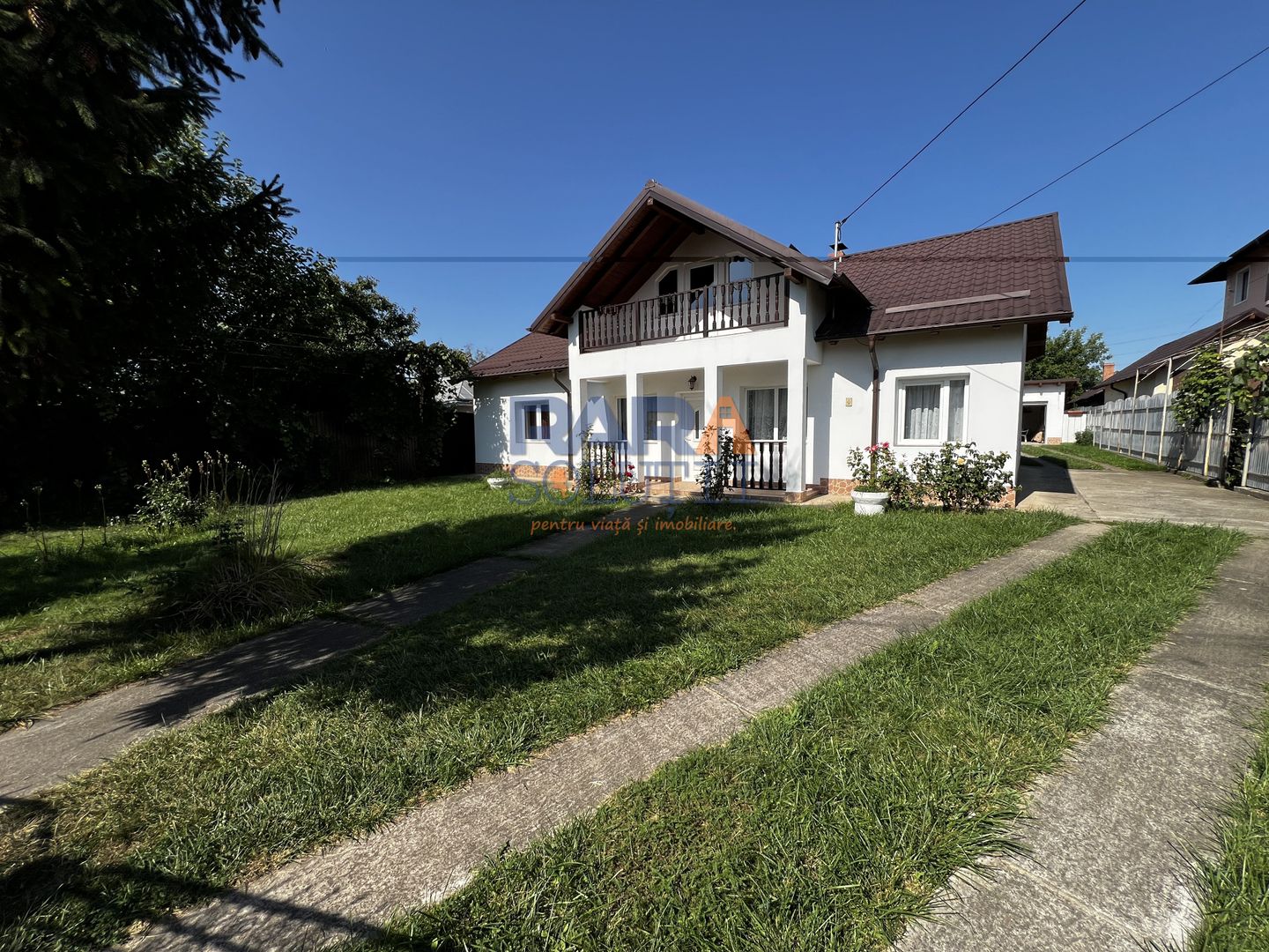 Casă 2015 - 4 dormitoare, 2 băi, 2 bucătării - Poză 3
